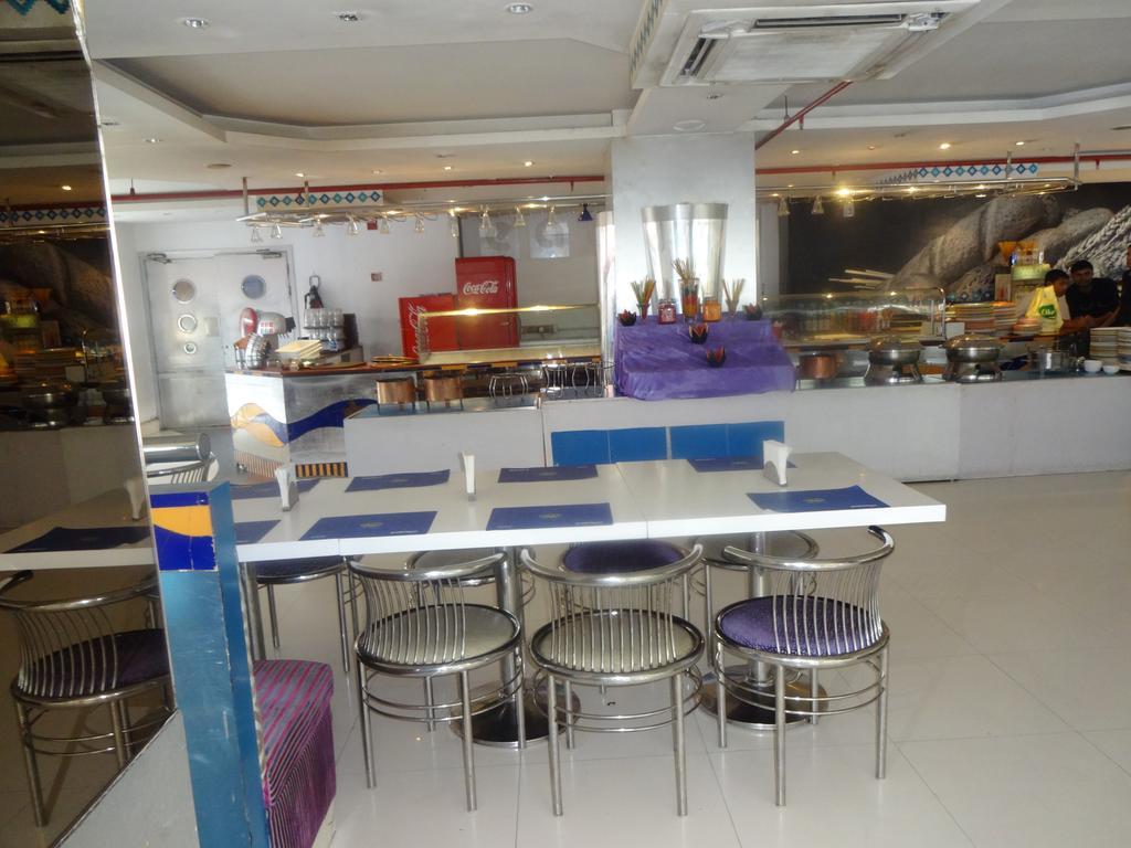 Hotel Ohris Banjara Hyderabad Esterno foto