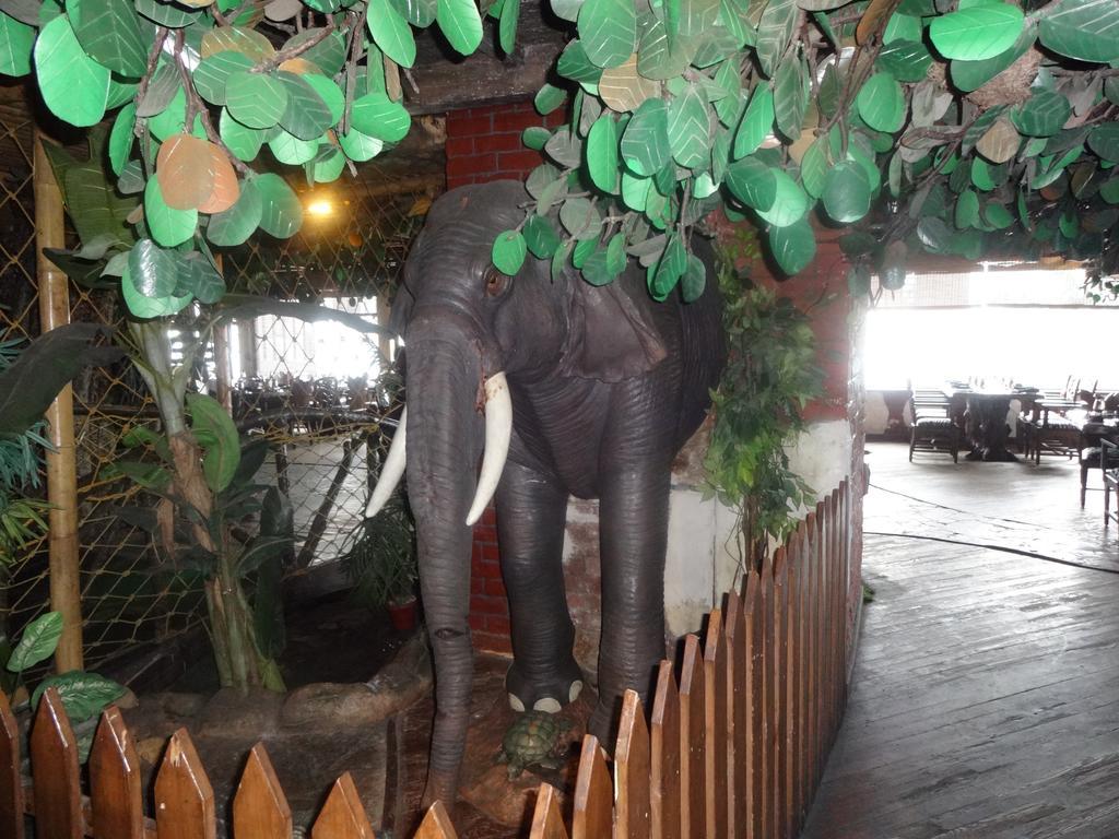 Hotel Ohris Banjara Hyderabad Esterno foto