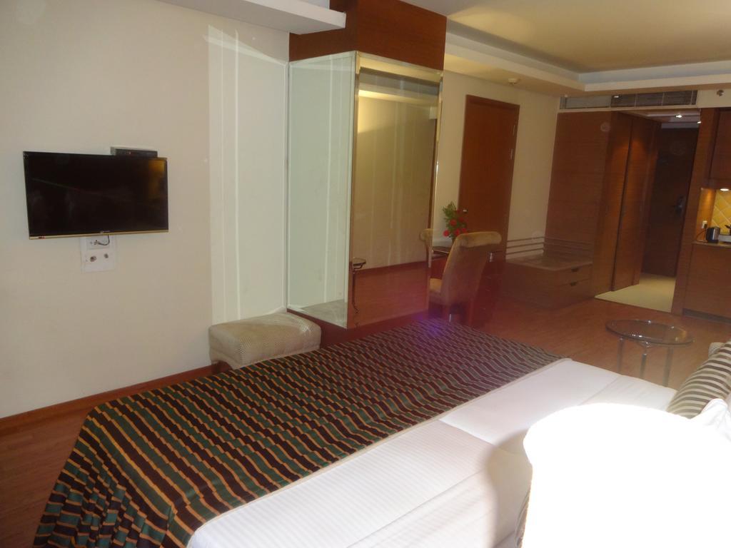 Hotel Ohris Banjara Hyderabad Esterno foto